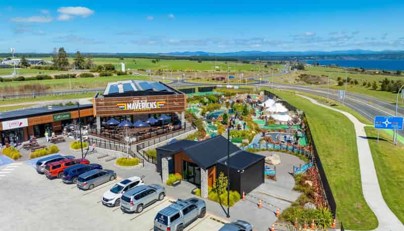 Unit 3/650 Lake Terrace, Wharewaka