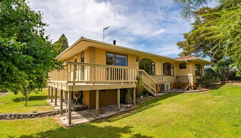 18 Hunt Terrace, WAKEFIELD