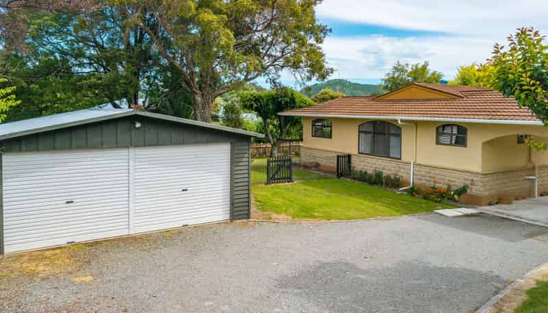 18 Hunt Terrace, WAKEFIELD