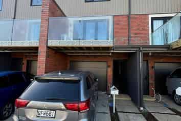 8 TE PUKETOKA LANE, Mangere