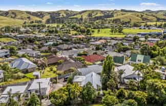 6 Rautawhiri Road, Helensville