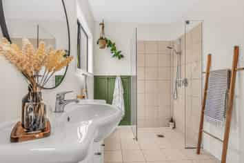 6 Rautawhiri Road, Helensville