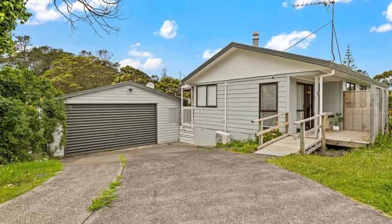 8 Angeline Place, Massey