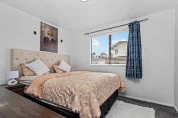 8 Angeline Place, Massey