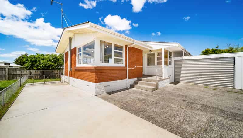 27A Chesterman Road, Riverlea