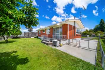 27A Chesterman Road, Riverlea