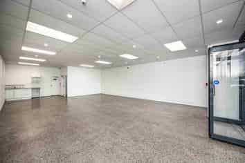 90M² RETAIL SHOP - ALBANY
