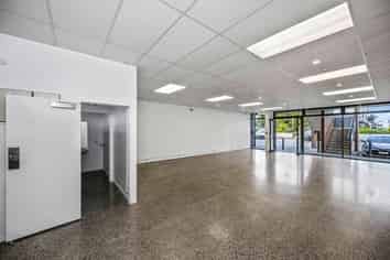 90M² RETAIL SHOP - ALBANY
