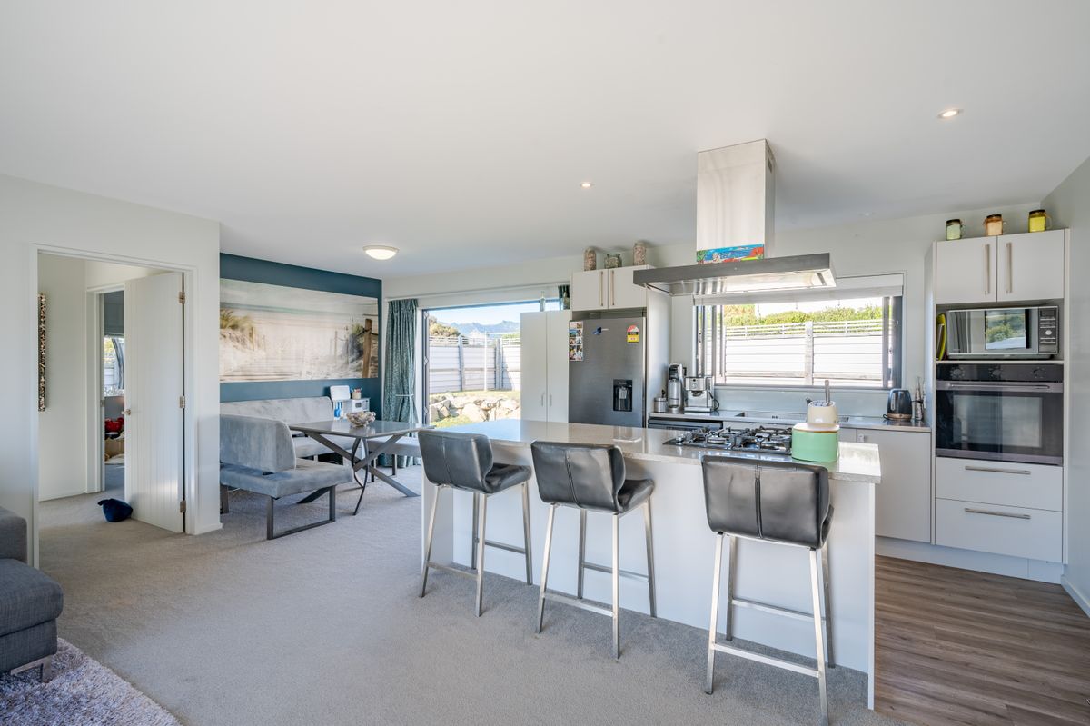 Modern and Sunny with Views! - Ansicht 5
