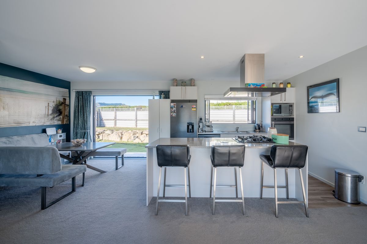 Modern and Sunny with Views! - Ansicht 6