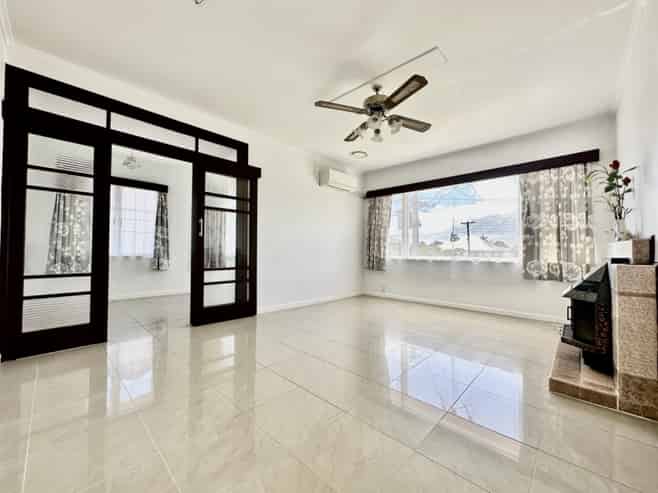 15 Seddon Avenue , Papatoetoe