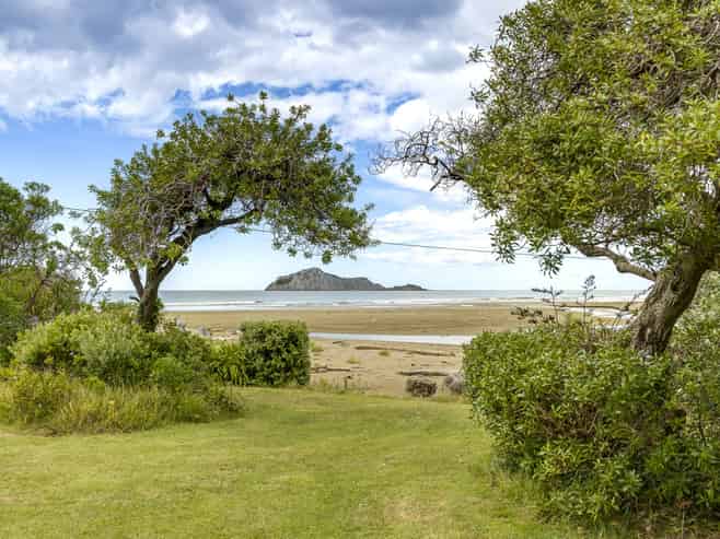 106 Tiakitai Road, Waimarama