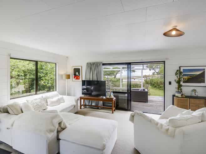 106 Tiakitai Road, Waimarama