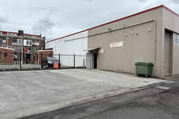 100M² RETAIL/OFFICE SPACE FOR LEASE
