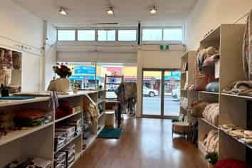 100M² RETAIL/OFFICE SPACE FOR LEASE
