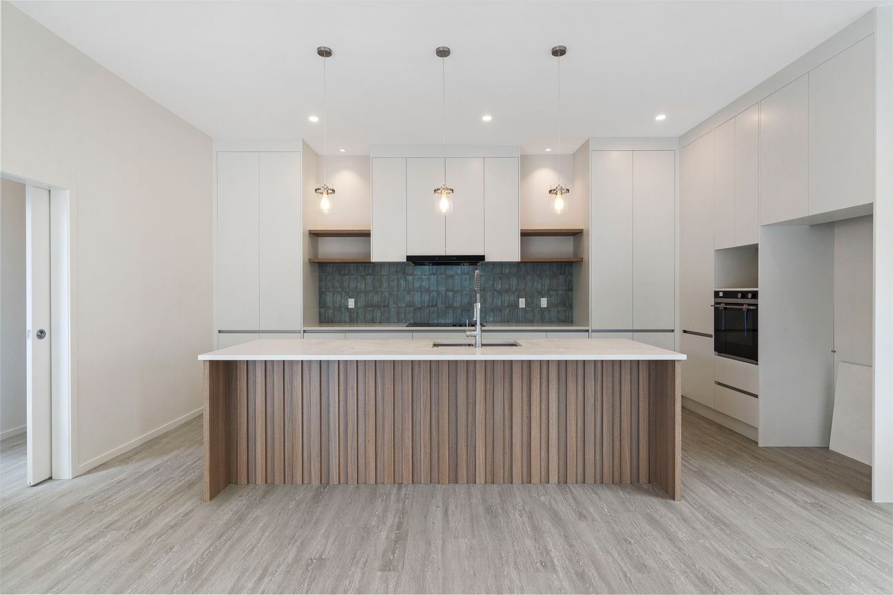 Brand New Modern Living Meets Ultimate Convenience - Altro
