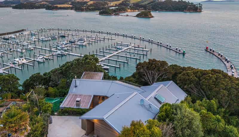 34 Kennedy Point Road, Surfdale