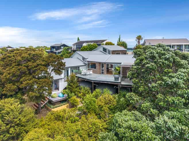 34 Kennedy Point Road, Surfdale