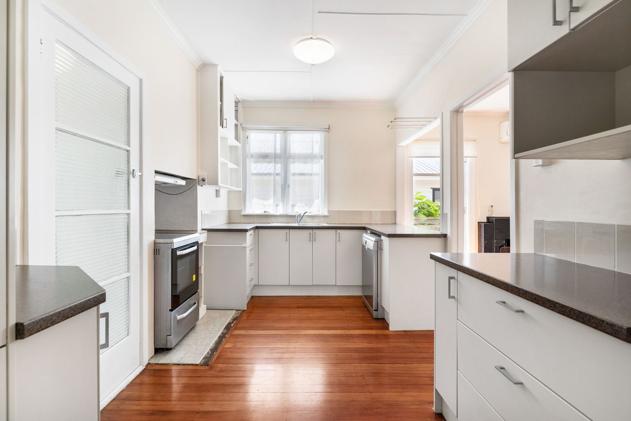Freehold, Solid & Supremely Convenient - Vista 3