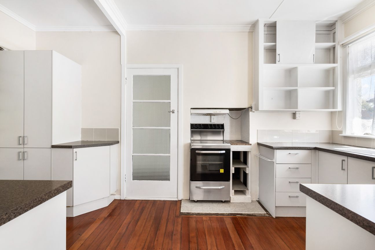 Freehold, Solid & Supremely Convenient - Vista 2