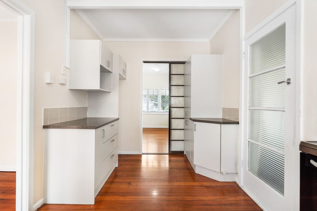 Freehold, Solid & Supremely Convenient - Vista 4