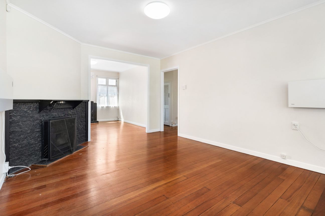 Freehold, Solid & Supremely Convenient - Vista 5
