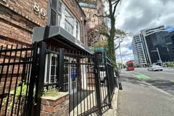 TURNKEY STREET-FRONT RETAIL / CAFÉ

