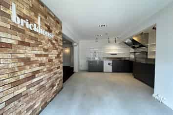 TURNKEY STREET-FRONT RETAIL / CAFÉ
