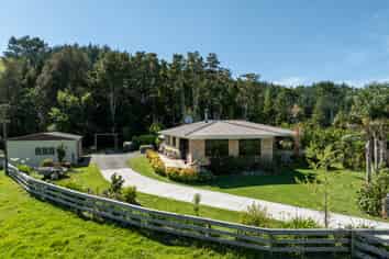 1325 Paparoa-Oakleigh Road, Paparoa