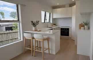 2/11 Waitemata Road, Hauraki