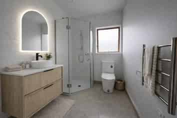 2/11 Waitemata Road, Hauraki