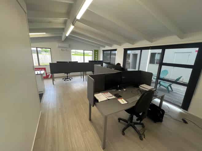 FUNCTIONAL YARD AND HOUSE/OFFICE
