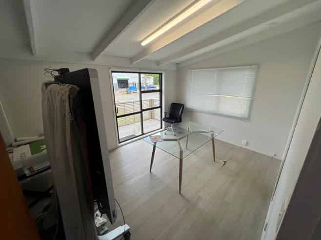 FUNCTIONAL YARD AND HOUSE/OFFICE
