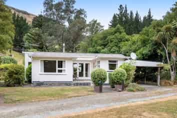 11 Factory Road, Little Akaloa