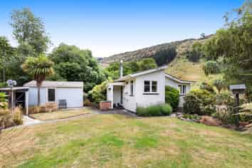 11 Factory Road, Little Akaloa