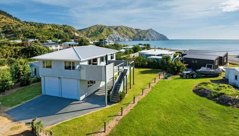 6 Argyle Street, Mahia