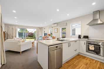 2/51 Barrington Street, Somerfield