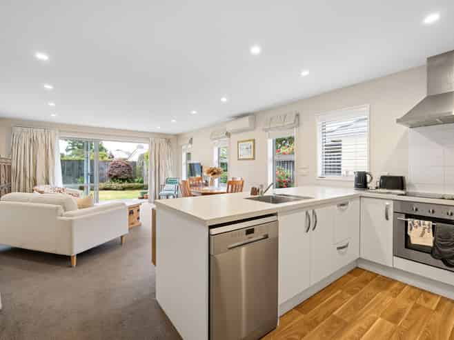 2/51 Barrington Street, Somerfield