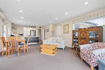 2/51 Barrington Street, Somerfield