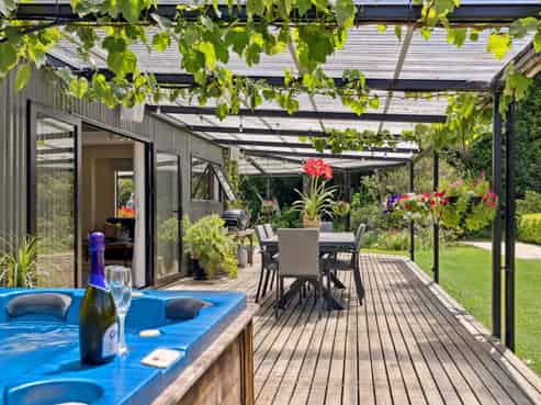 18 Lathrope Road, Riverhead