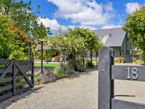 18 Lathrope Road, Riverhead