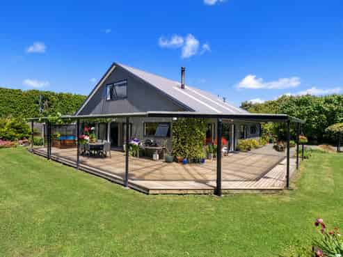 18 Lathrope Road, Riverhead