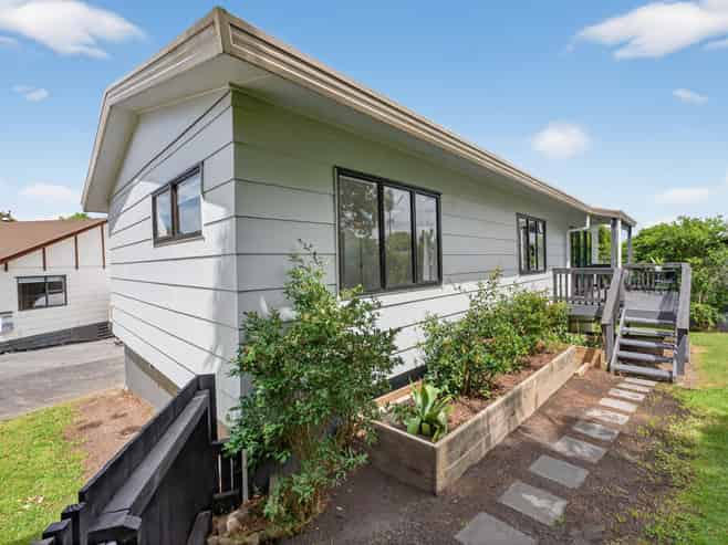 22b Bay Vista Drive, Red Beach