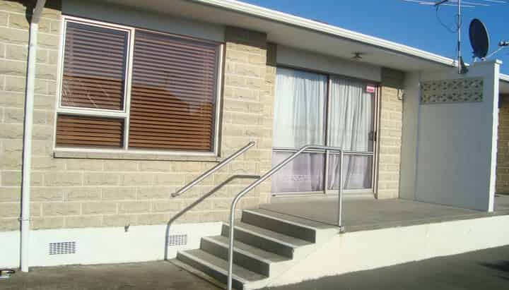 2/136 Nayland Road, Stoke