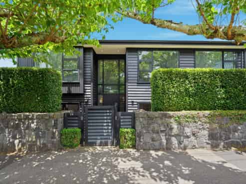 1 Weaver Avenue, Epsom