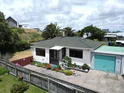 8B Andresen Street, Foxton Beach