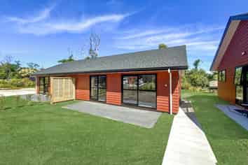 8 Winnie Close, Acacia Bay