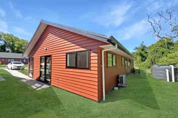 8 Winnie Close, Acacia Bay