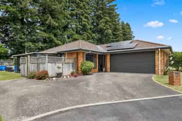 24 Riverholm Drive, Mangakakahi