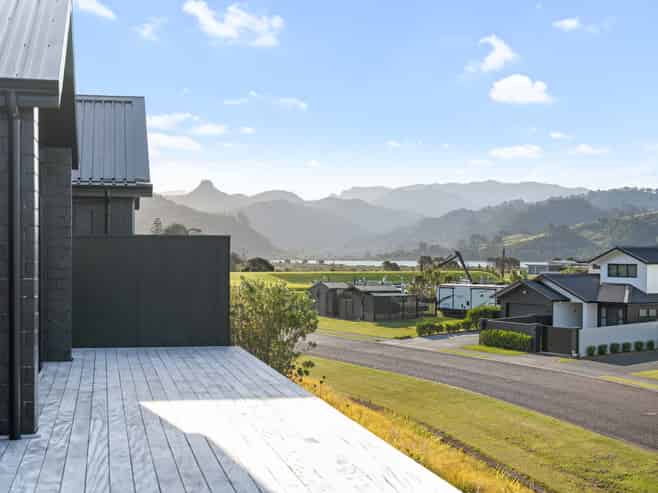 6 Ian Hopper Way, Pauanui